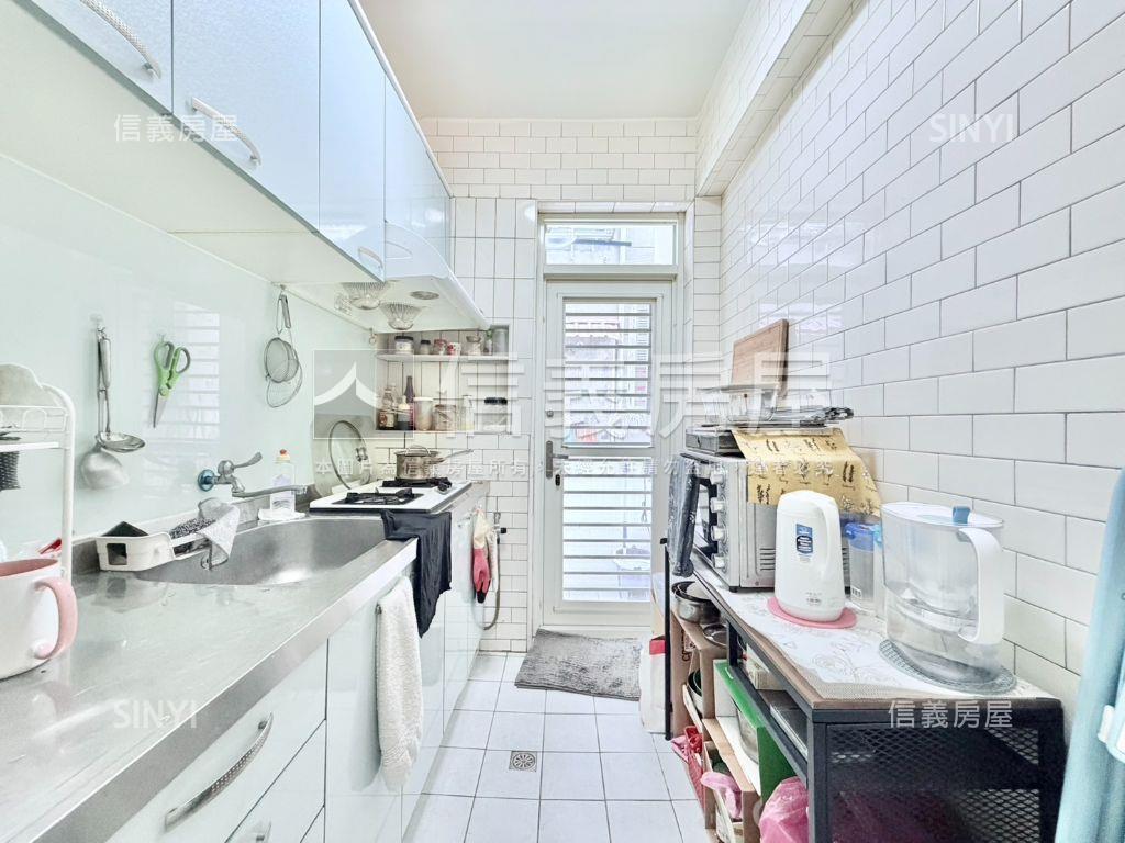 秀山三面採光美寓房屋室內格局與周邊環境