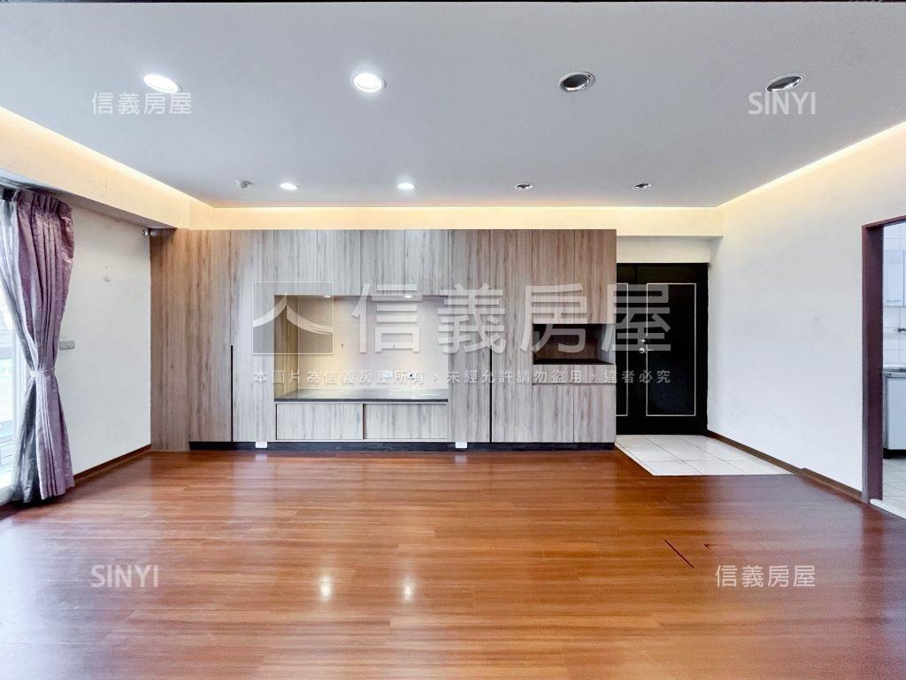 八期玉京鄉美三房附車位房屋室內格局與周邊環境