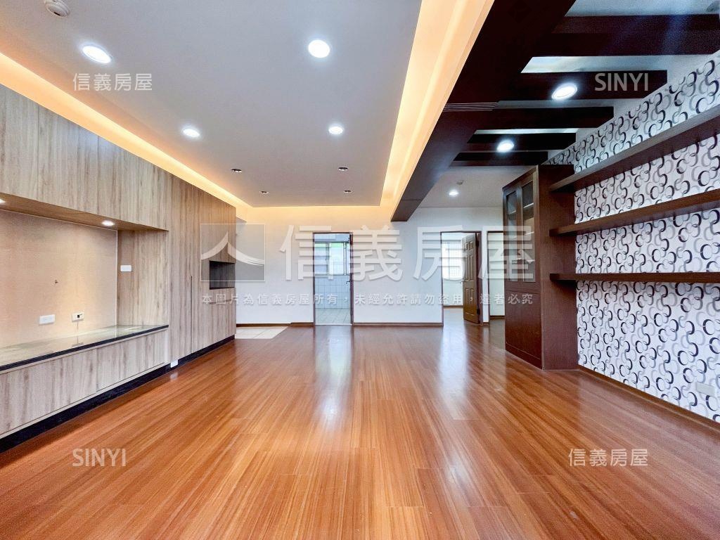 八期玉京鄉美三房附車位房屋室內格局與周邊環境