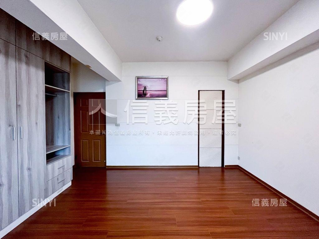 八期玉京鄉美三房附車位房屋室內格局與周邊環境