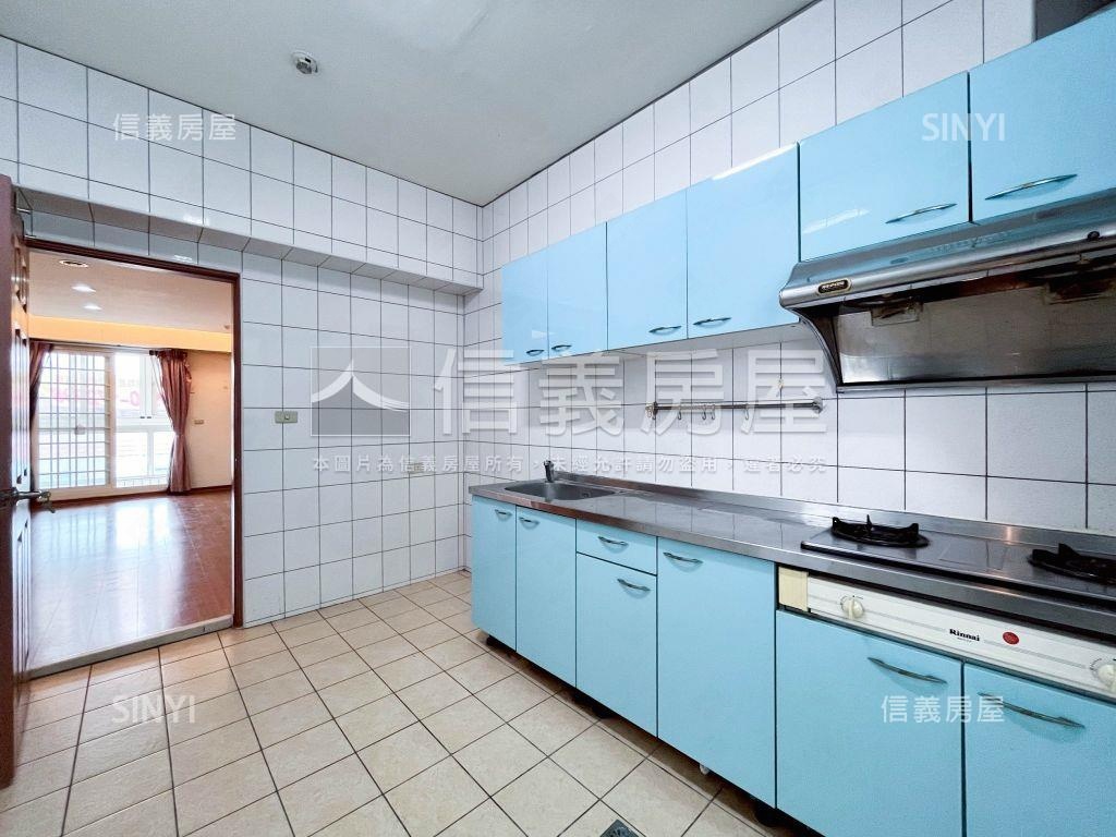 八期玉京鄉美三房附車位房屋室內格局與周邊環境