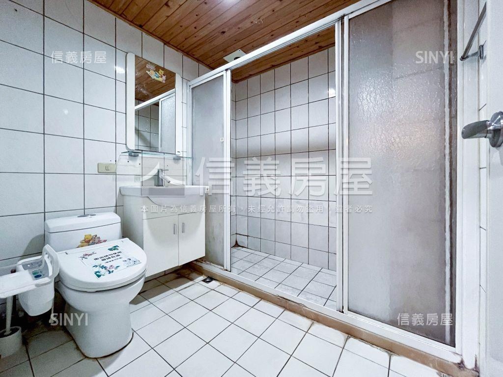 八期玉京鄉美三房附車位房屋室內格局與周邊環境