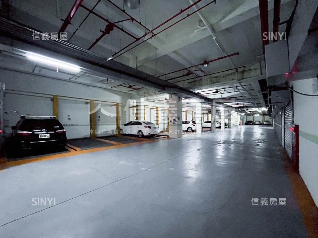 八期玉京鄉美三房附車位房屋室內格局與周邊環境