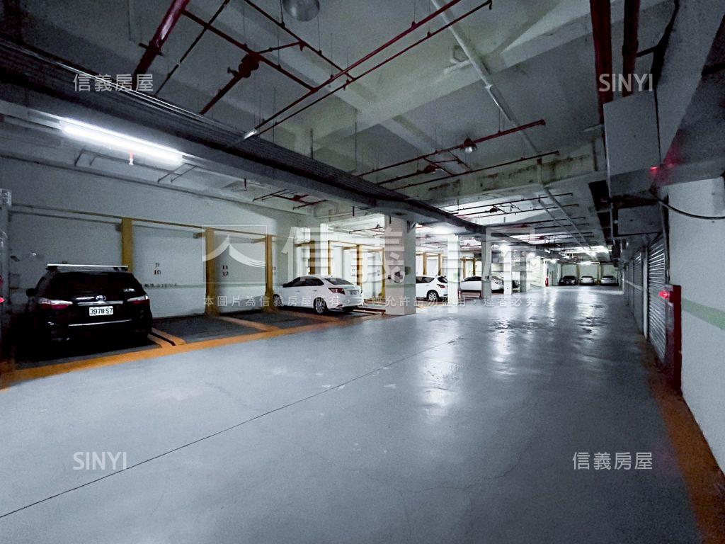 八期玉京鄉美三房附車位房屋室內格局與周邊環境