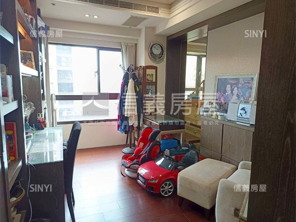香榭尊邸４房陽台坡平車房屋室內格局與周邊環境