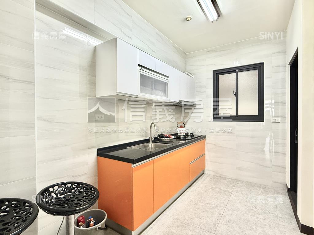 鳳山火車站成家一樓美宅房屋室內格局與周邊環境