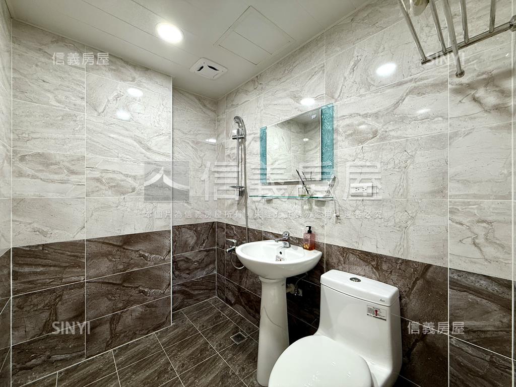 鳳山火車站成家一樓美宅房屋室內格局與周邊環境