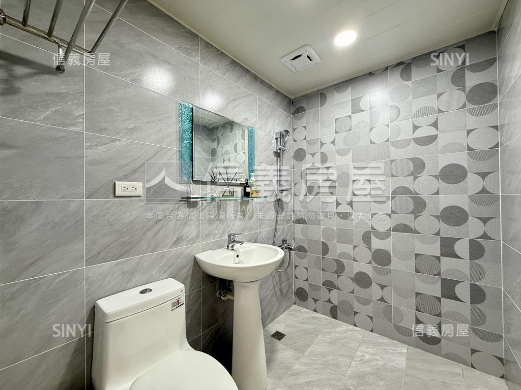 鳳山火車站成家一樓美宅房屋室內格局與周邊環境