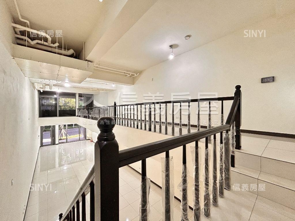 近捷運Ａ９翫美店面Ｓ２房屋室內格局與周邊環境