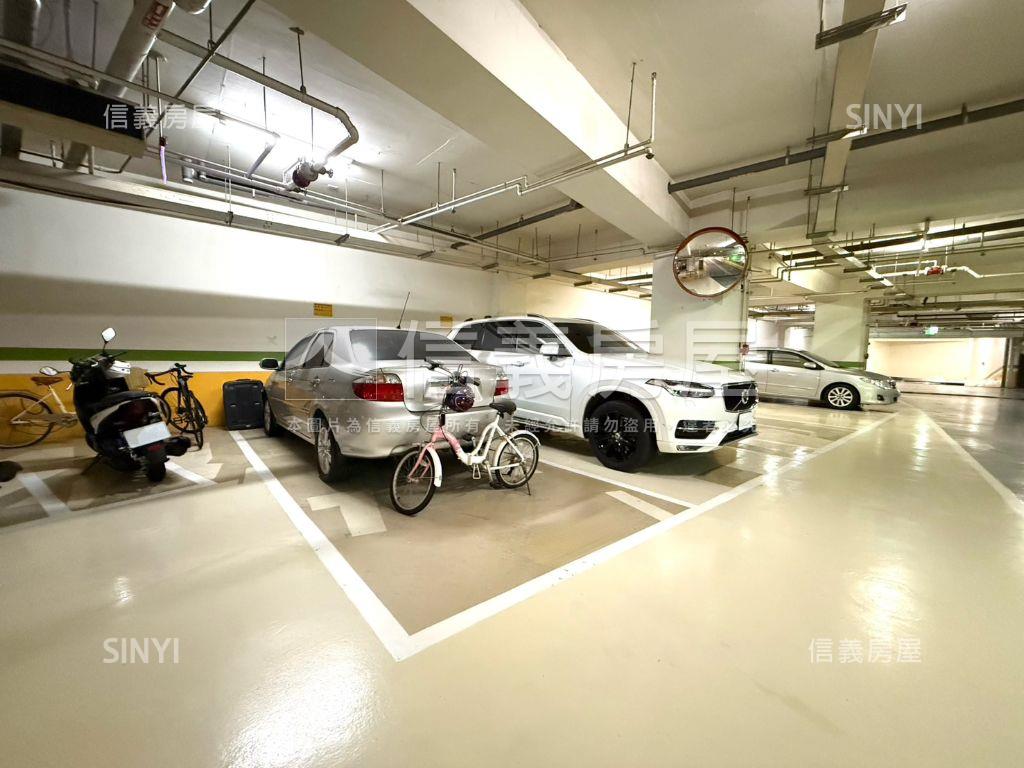 綠園道採光三房平車房屋室內格局與周邊環境
