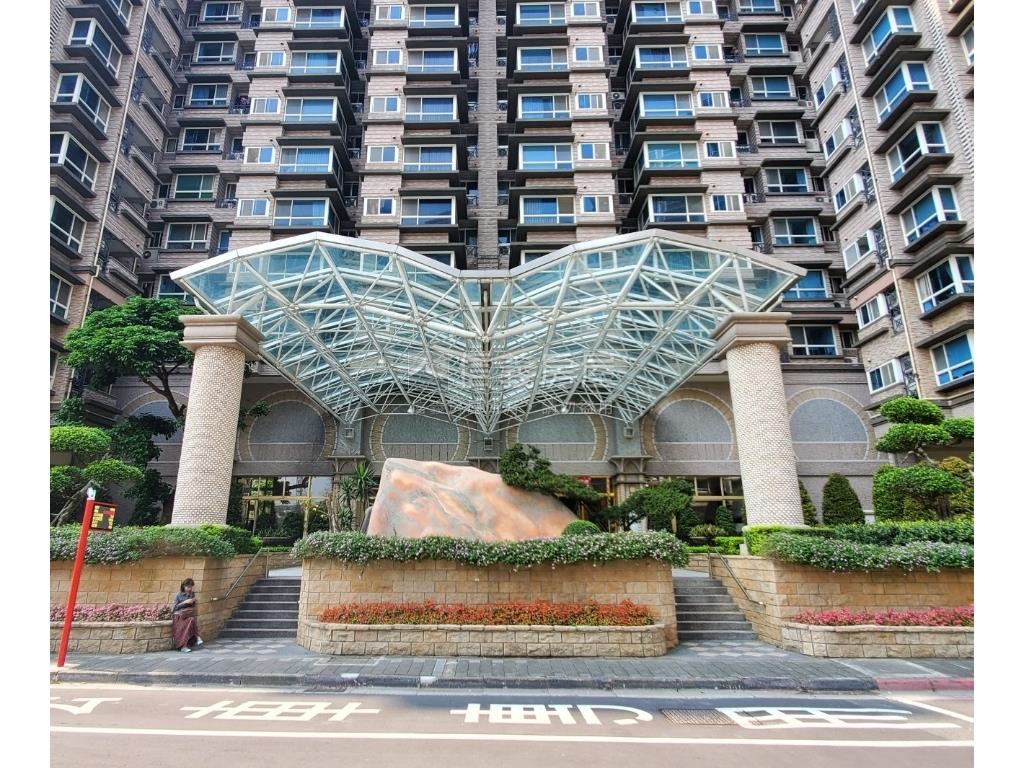 台北灣萬坪基地退休透天宅房屋室內格局與周邊環境