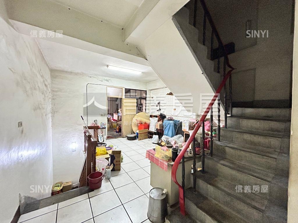 霧峰中正路稀有臨路透店房屋室內格局與周邊環境