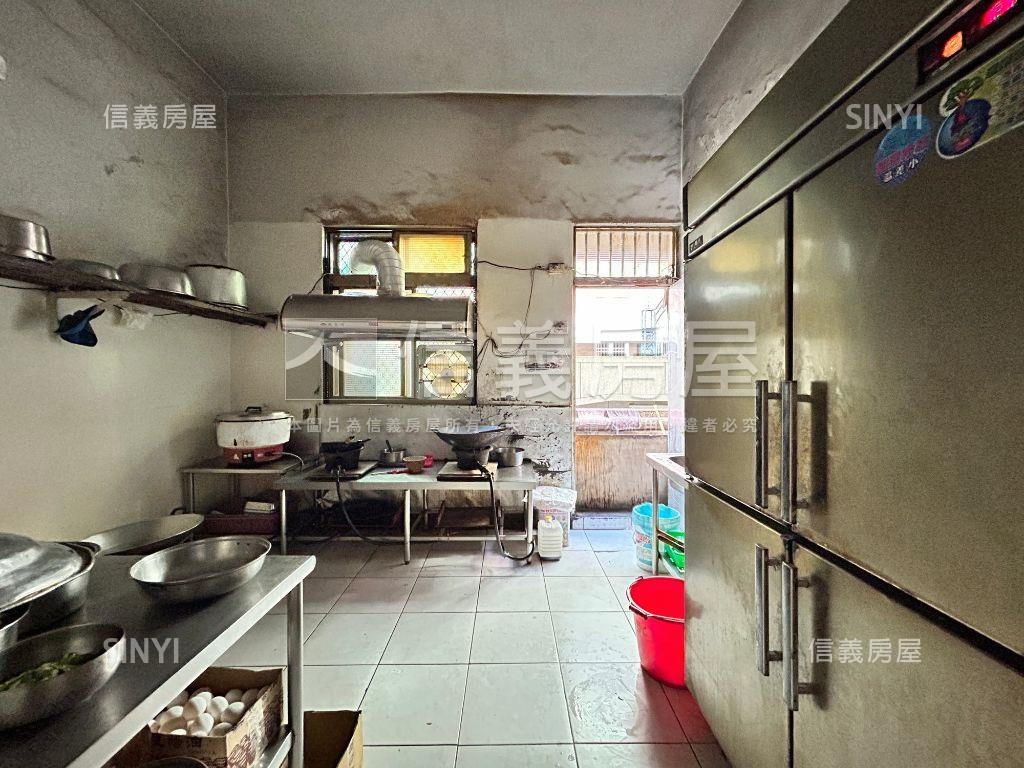 霧峰中正路稀有臨路透店房屋室內格局與周邊環境