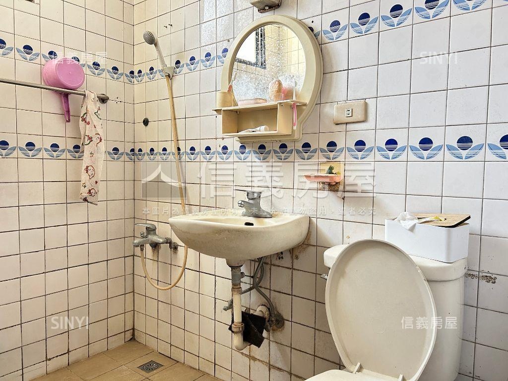 霧峰中正路稀有臨路透店房屋室內格局與周邊環境