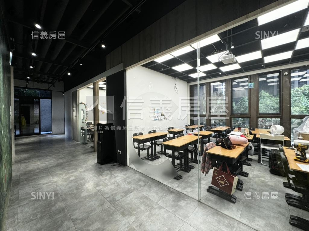 新富邑稀有露臺房屋室內格局與周邊環境