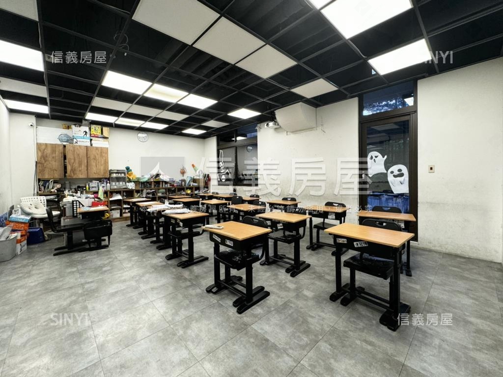 新富邑稀有露臺房屋室內格局與周邊環境