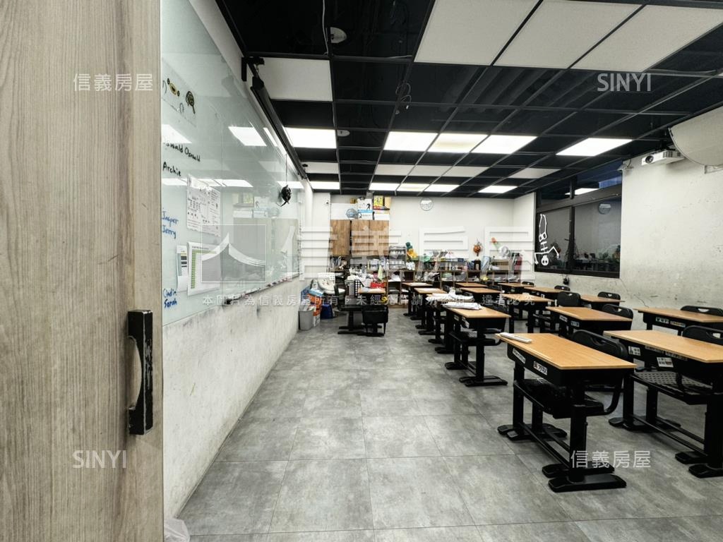 新富邑稀有露臺房屋室內格局與周邊環境