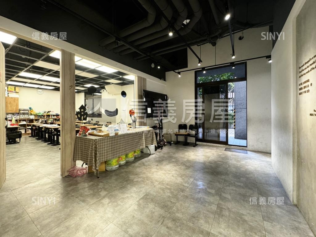 新富邑稀有露臺房屋室內格局與周邊環境