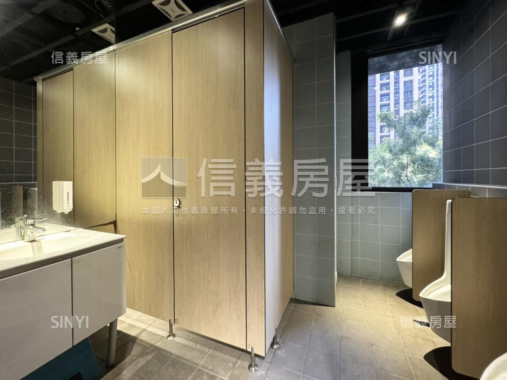 新富邑稀有露臺房屋室內格局與周邊環境