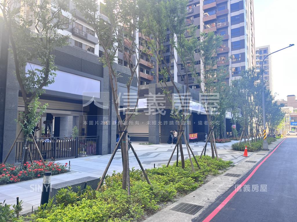 新興高中纖未來面寬店面房屋室內格局與周邊環境