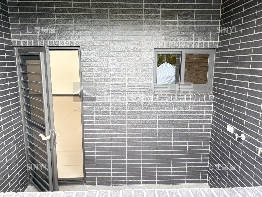 新興高中纖未來面寬店面房屋室內格局與周邊環境