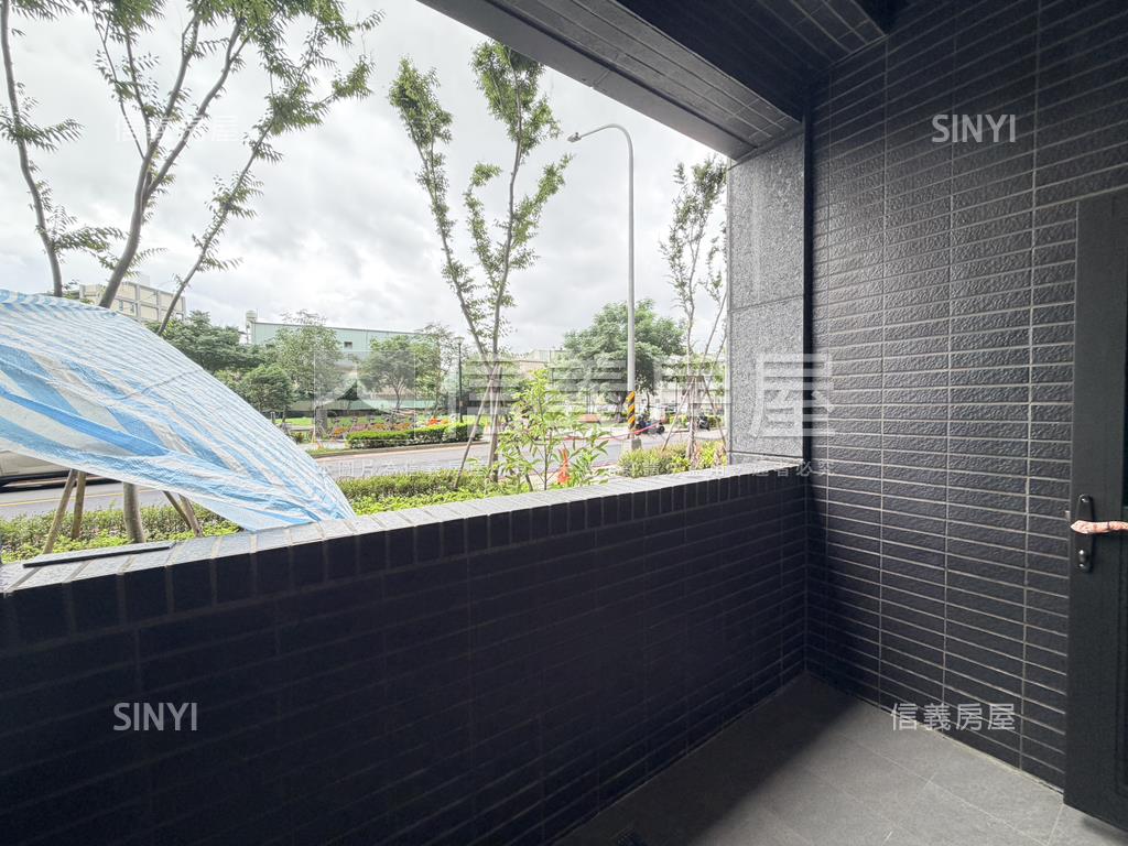 新興高中纖未來面寬店面房屋室內格局與周邊環境