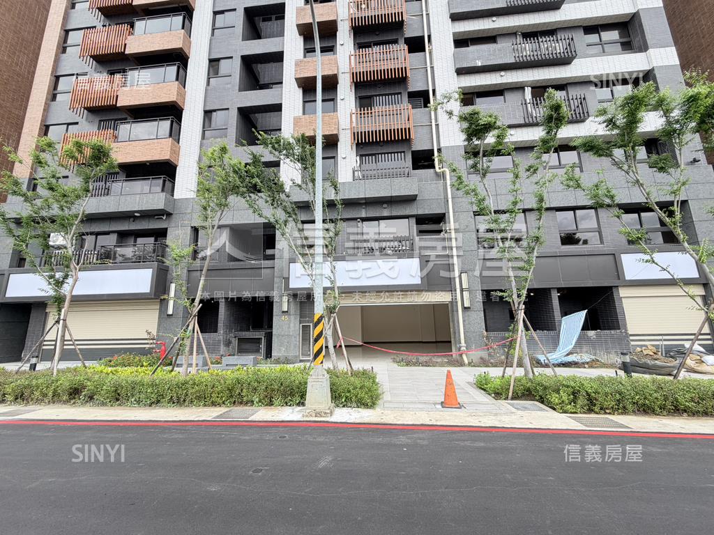 新興高中纖未來面寬店面房屋室內格局與周邊環境