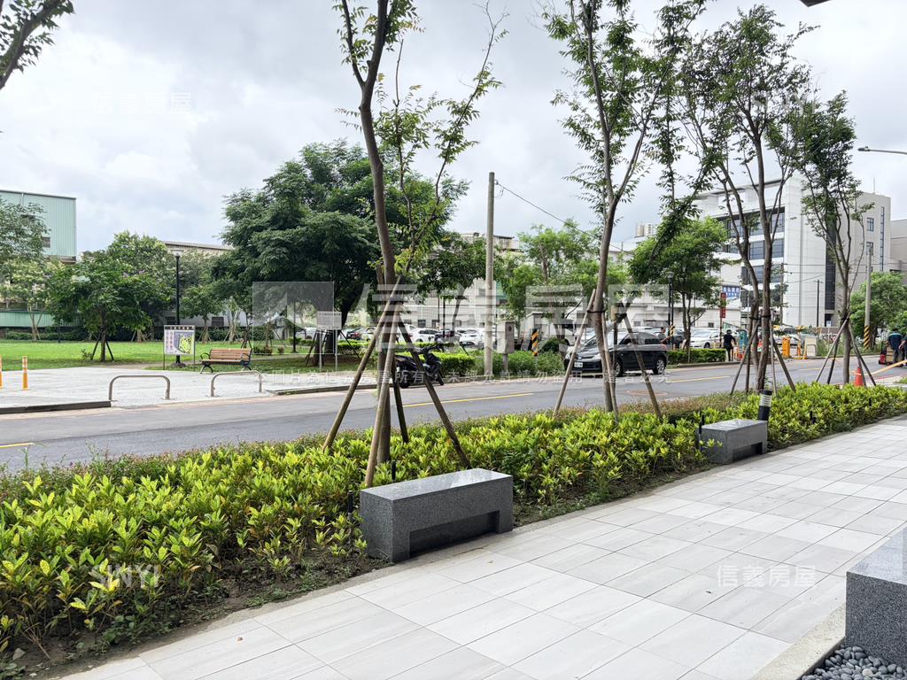 新興高中纖未來面寬店面房屋室內格局與周邊環境