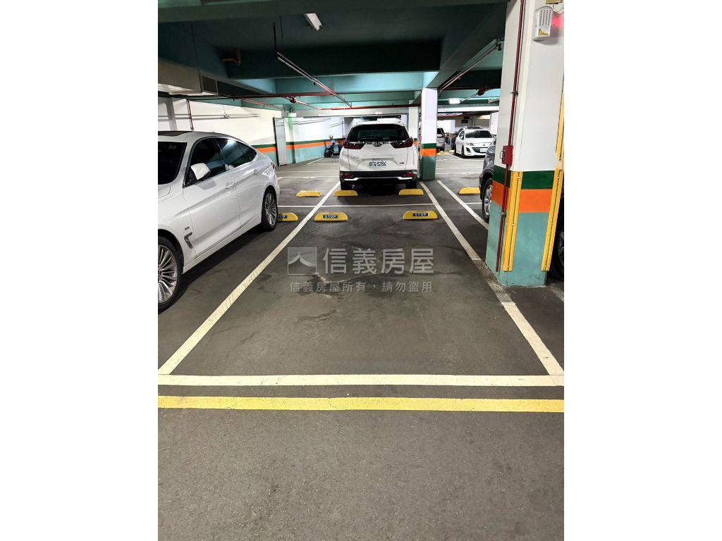 唯美三房車位雙衛浴開窗房屋室內格局與周邊環境