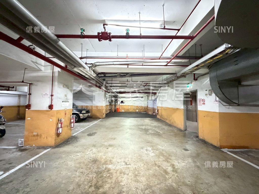 笑傲江河四房平面車位房屋室內格局與周邊環境