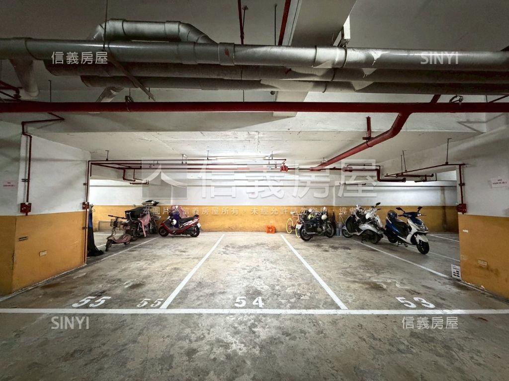 笑傲江河四房平面車位房屋室內格局與周邊環境