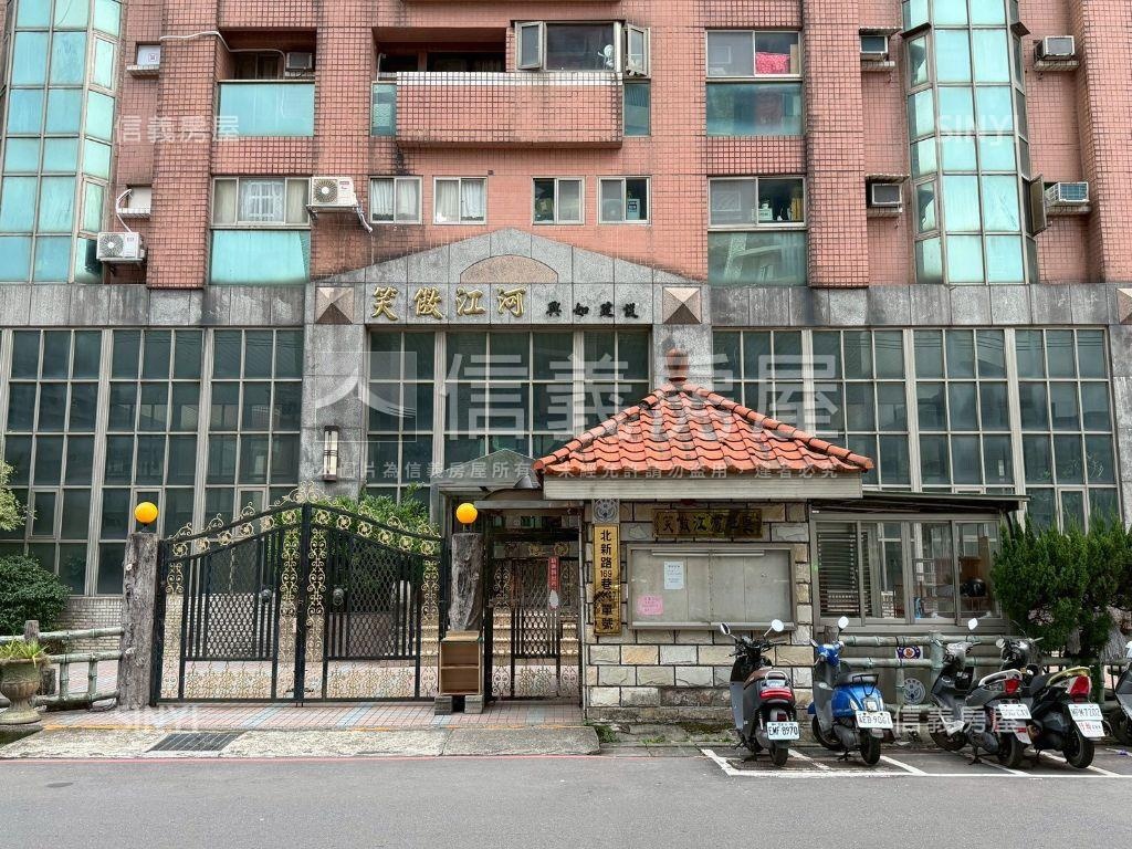 笑傲江河四房平面車位房屋室內格局與周邊環境