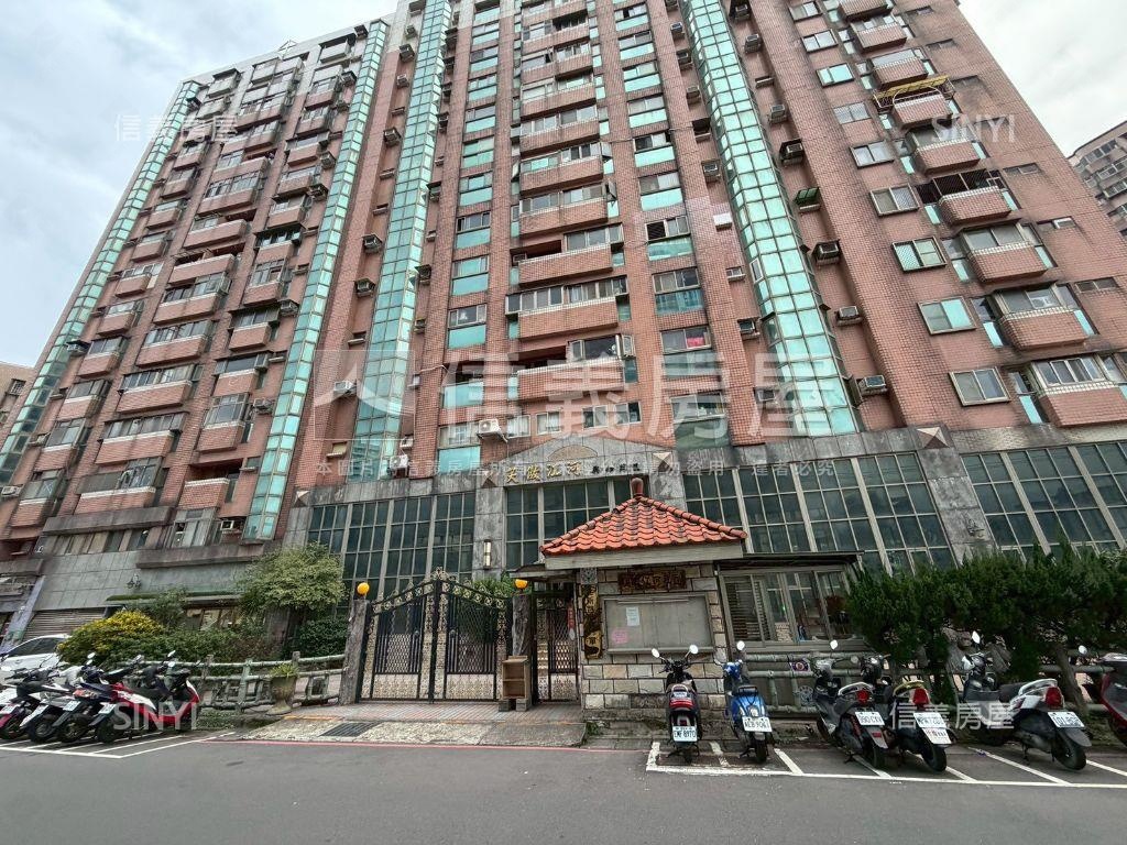 笑傲江河四房平面車位房屋室內格局與周邊環境