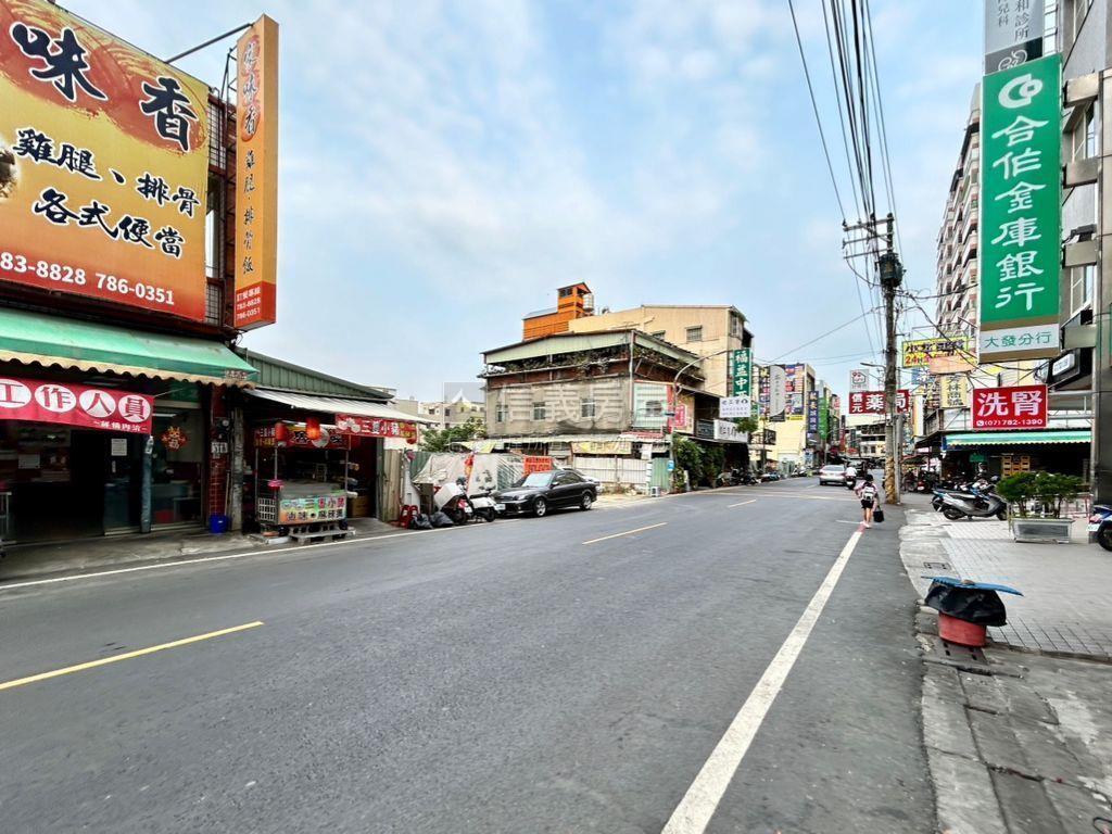 銀行旁熱鬧邊間金透店房屋室內格局與周邊環境