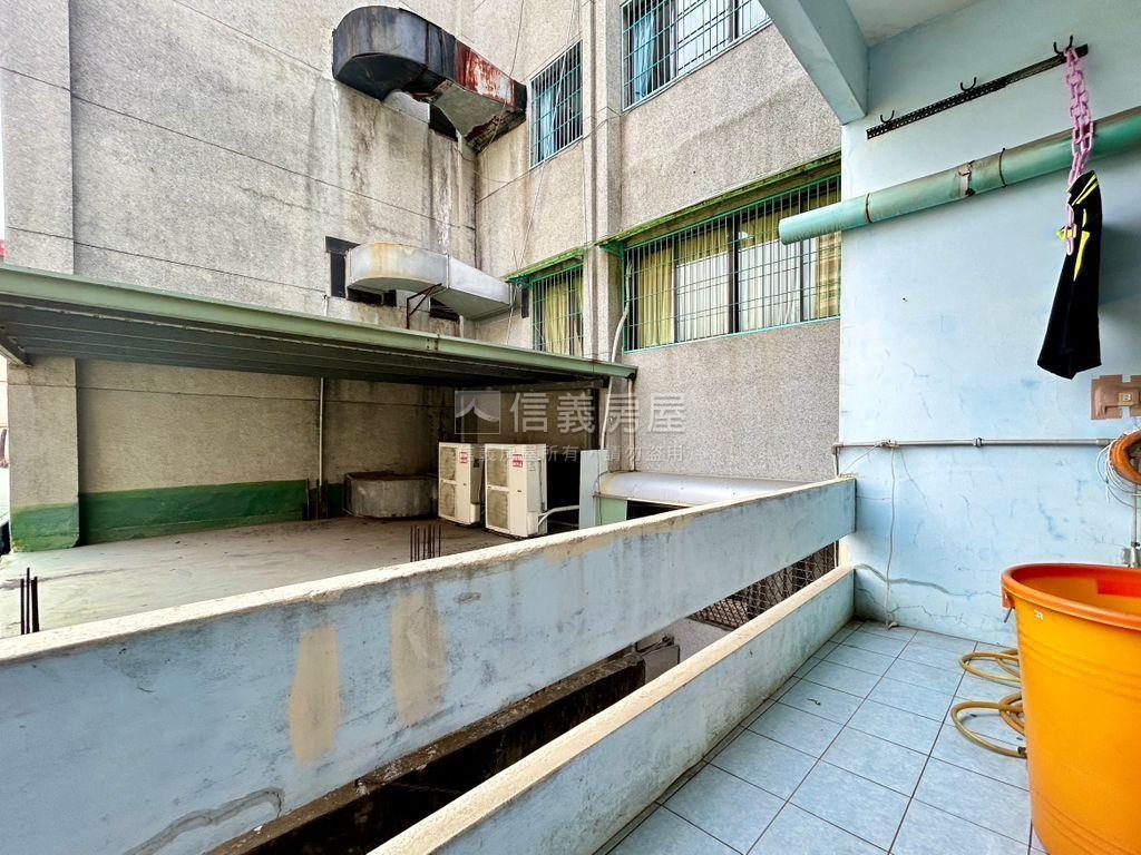 銀行旁熱鬧邊間金透店房屋室內格局與周邊環境