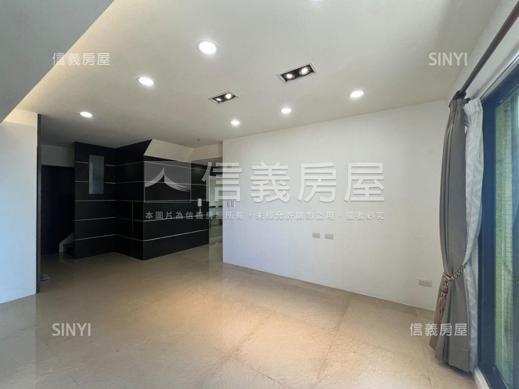 左營雙車質感樓中樓房屋室內格局與周邊環境