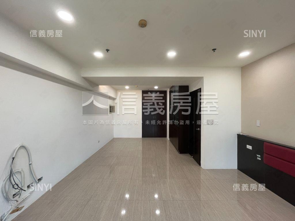 左營雙車質感樓中樓房屋室內格局與周邊環境