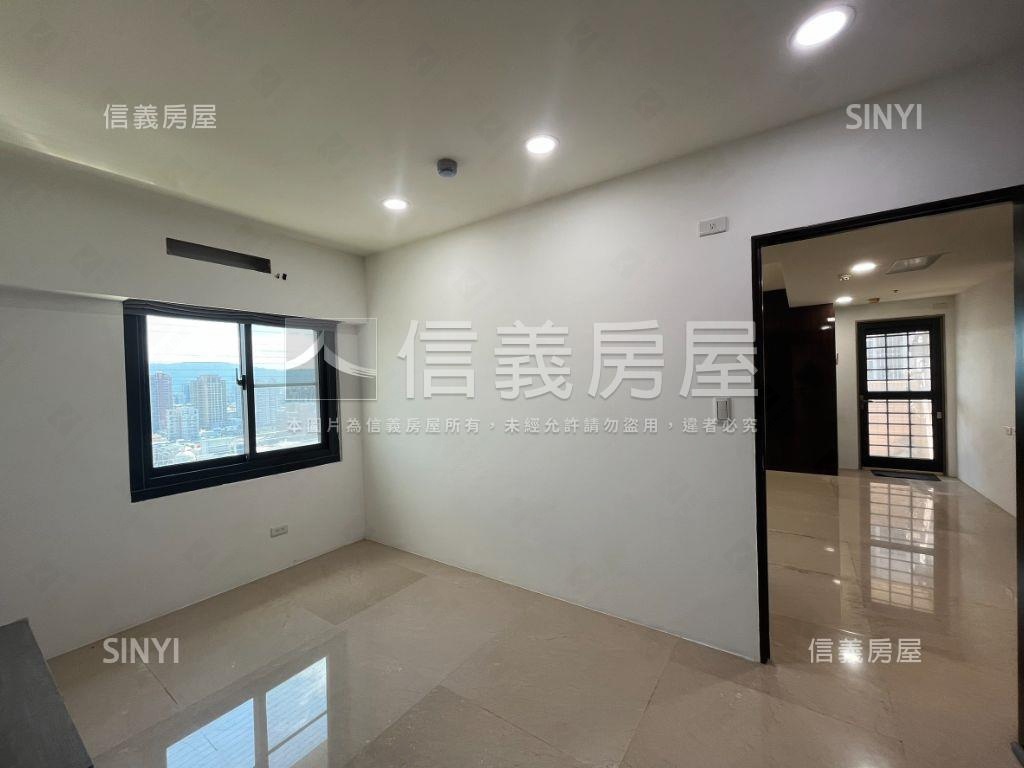 左營雙車質感樓中樓房屋室內格局與周邊環境