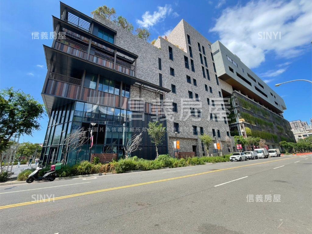 遠百旁角間大店面房屋室內格局與周邊環境