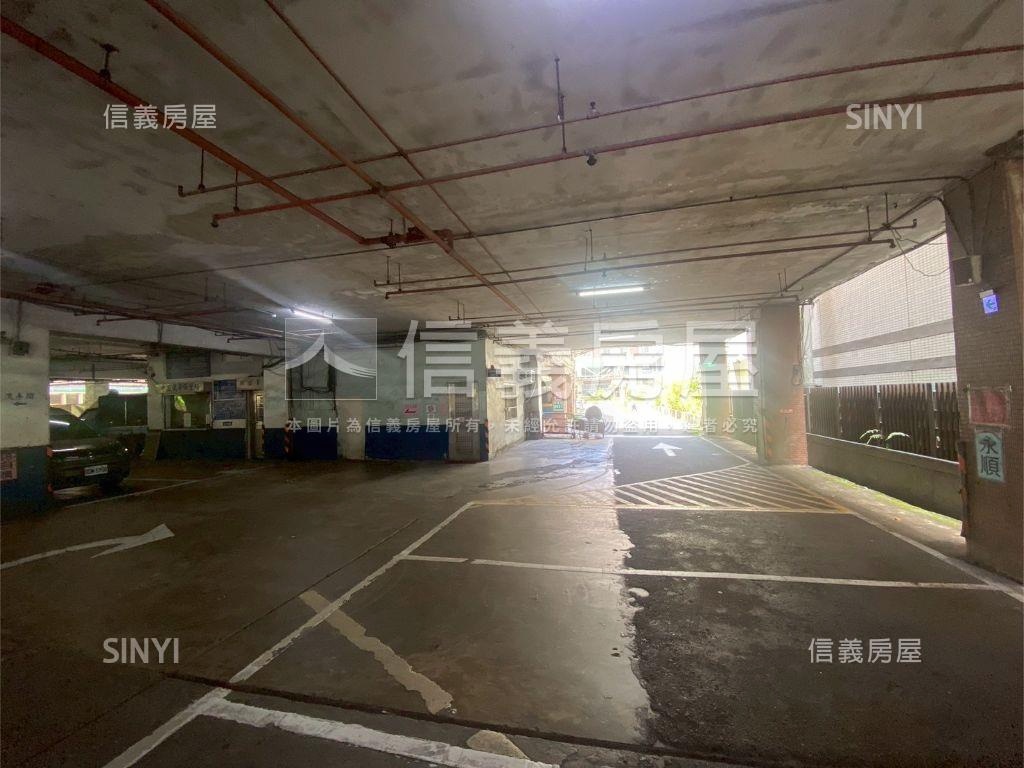 達官顯貴坡道平面獨立車位房屋室內格局與周邊環境
