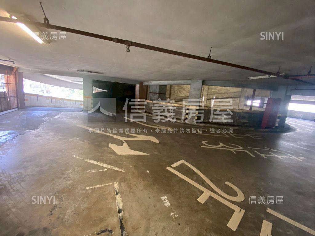 達官顯貴坡道平面獨立車位房屋室內格局與周邊環境