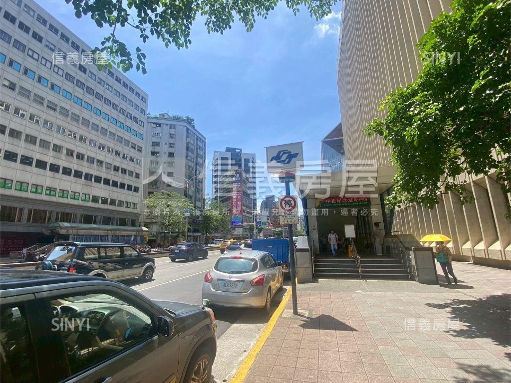 達官顯貴坡道平面獨立車位房屋室內格局與周邊環境