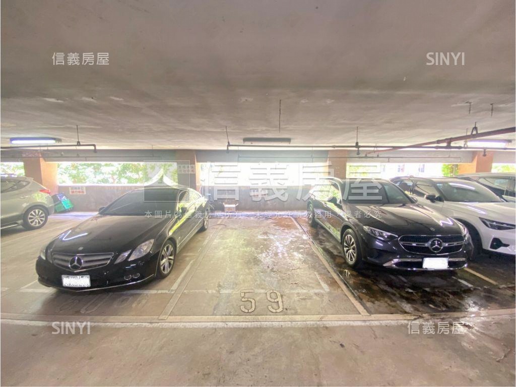 達官顯貴坡道平面獨立車位房屋室內格局與周邊環境
