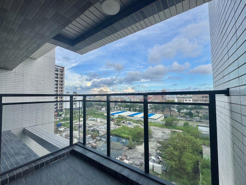 探索公園全新三房平車房屋室內格局與周邊環境