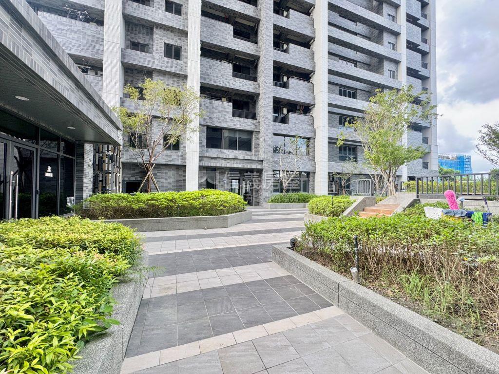 探索公園全新三房平車房屋室內格局與周邊環境