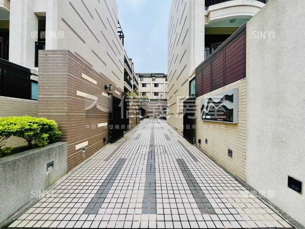 近新光田門前停車邊間透天房屋室內格局與周邊環境