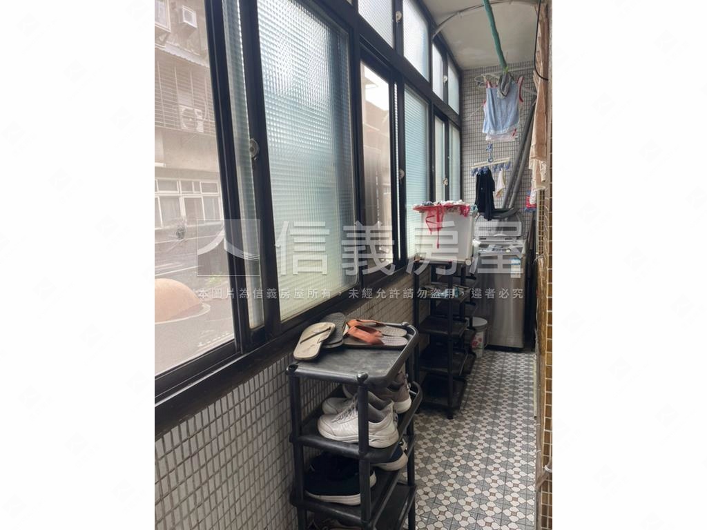近松山車站靜巷黃金３樓房屋室內格局與周邊環境
