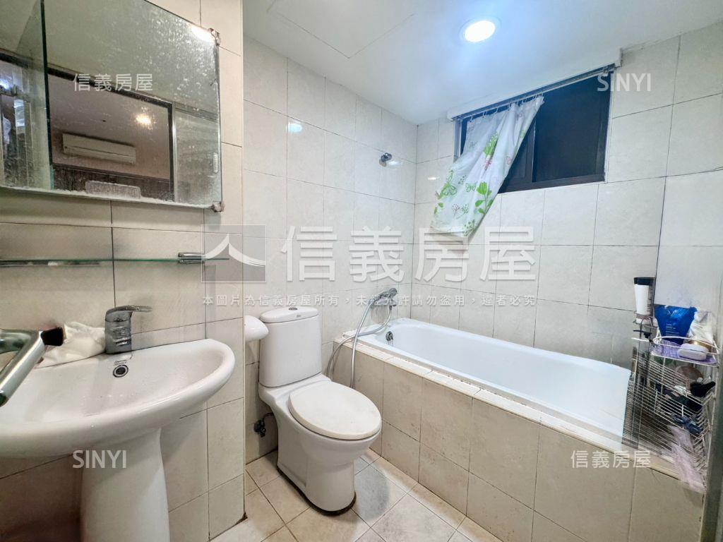 未來市｝家樂福商圈大三房房屋室內格局與周邊環境