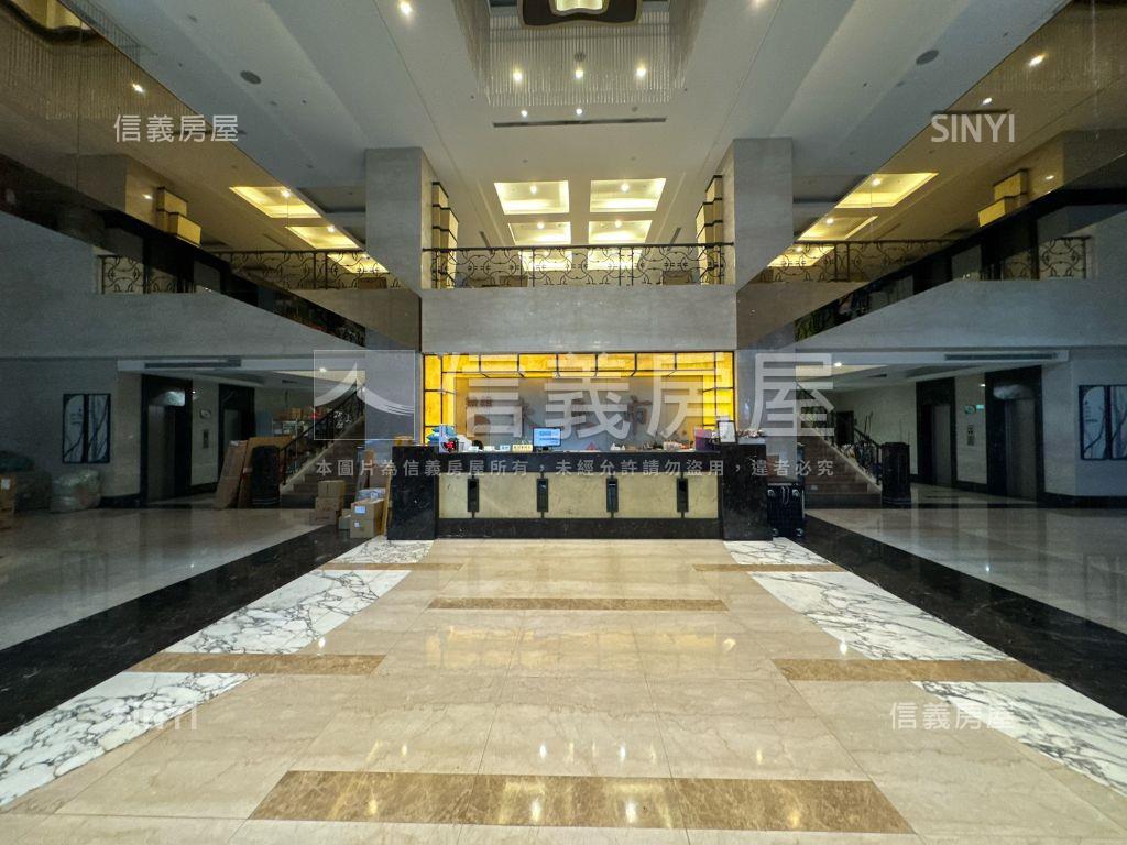 未來市｝家樂福商圈大三房房屋室內格局與周邊環境