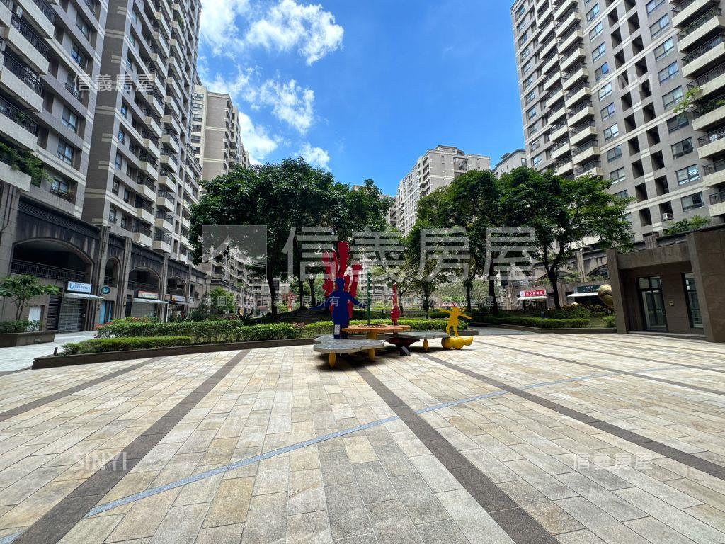 未來市｝家樂福商圈大三房房屋室內格局與周邊環境